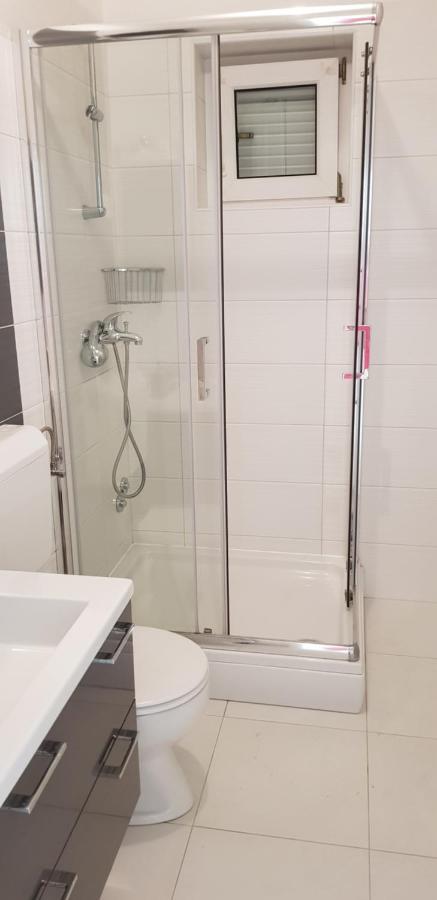 Apartmani Assa Krk Krk Town Esterno foto