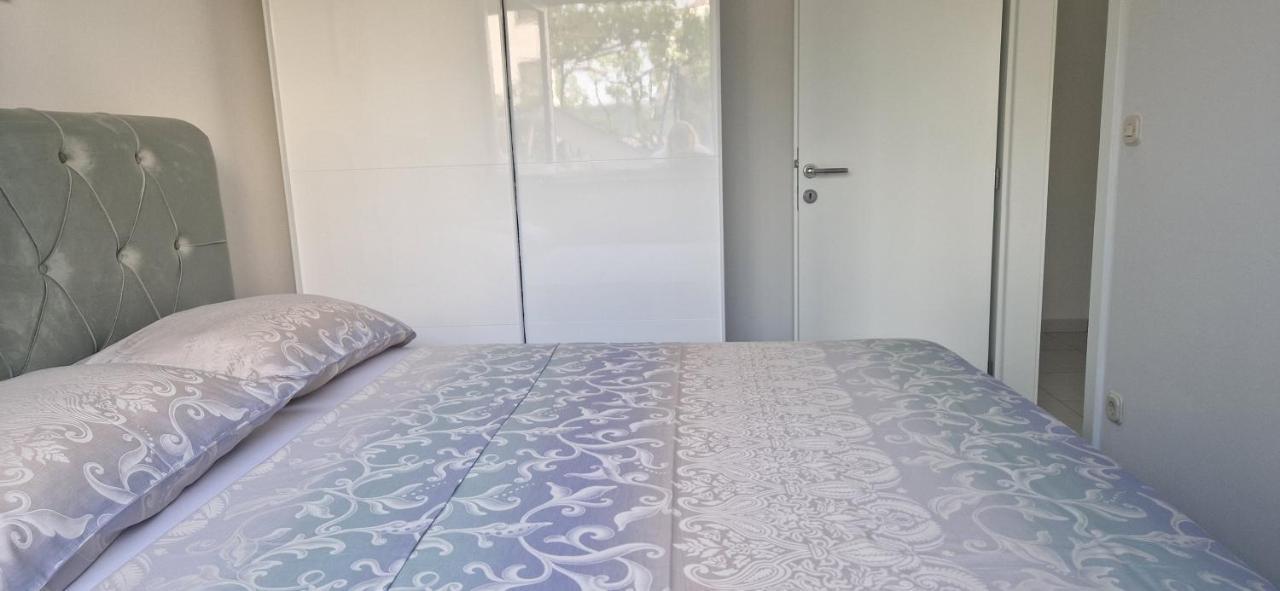 Apartmani Assa Krk Krk Town Esterno foto