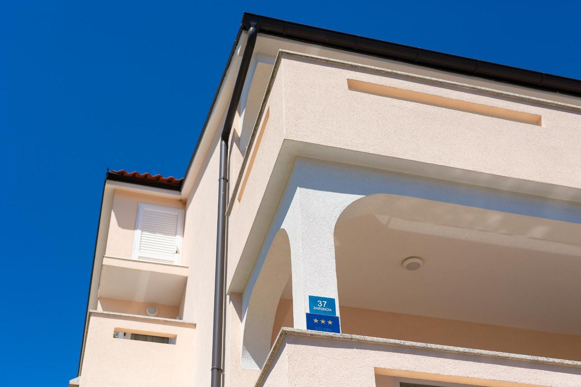 Apartmani Assa Krk Krk Town Esterno foto