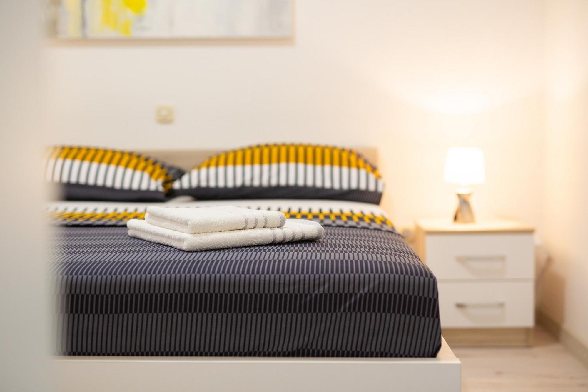Apartmani Assa Krk Krk Town Esterno foto